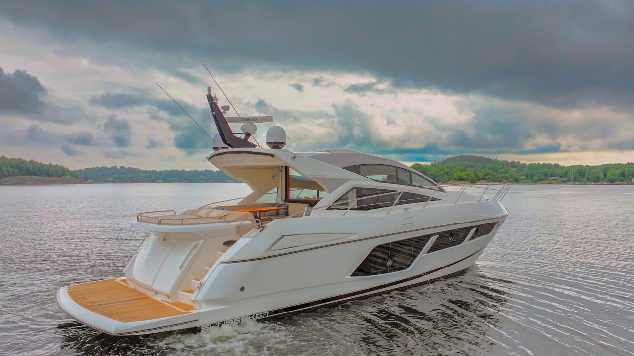 Yacht Sunseeker Predator 57 2016